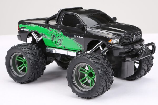 CARRO CONTROL REMOTO RAM NEW BRIGHT 1:16RC TRUCKS 2.4GHZ VERDE - Imagen 7