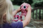 Peluche Little Live Scruff-A-Luvs Mascota de rescate misterioso de peluche, color rosa - Imagen 4