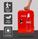 Hielera Coca-Cola portátil, clásico, de 4.2 cuartos de galón, 6 latas, refrigerador portátil, mini refrigerador, bebidas, alimentos para bebés, cuidado de la piel y medicamentos, uso en el hogar, oficina, dormitorio y coche, con enchufes AC y DC, rojo y blanco - Imagen 6