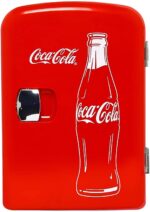 Hielera Coca-Cola portátil, clásico, de 4.2 cuartos de galón, 6 latas, refrigerador portátil, mini refrigerador, bebidas, alimentos para bebés, cuidado de la piel y medicamentos, uso en el hogar, oficina, dormitorio y coche, con enchufes AC y DC, rojo y blanco - Imagen 7