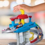 Juguete Paw Patrol, True Metal Adventure Bay Rescue Way Playset con 2 vehículos exclusivos, escala 1:55 - Imagen 10