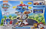 Juguete Paw Patrol, True Metal Adventure Bay Rescue Way Playset con 2 vehículos exclusivos, escala 1:55 - Imagen 9