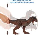 Jurassic World Camp Cretácico Isla Nublar Control 'N Conquer Carnotaurus Toro Figura de dinosaurio grande con función de ataque primigenio, sonidos, articulaciones móviles, detalles auténticos; mapa y pegatinas - Imagen 3