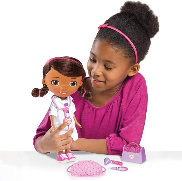 Doc McStuffins Disney Junior - Muñeca para lavar las manos, con máscara y accesorios - Imagen 6