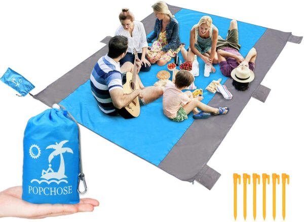 71Tu50+R5XL._AC_SL1500_ Manta de playa libre de arena grande para 4 – 7 adultos, impermeable bolsillo picnic manta con 6 estacas, manta al aire libre para viajes, camping, senderismo - Imagen 1
