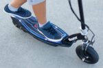 Scooter Razor E100 Glow Azul-Negro  – Patinete eléctrico con luz - Imagen 10