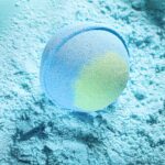 Regalos de spa para mujeres, juego de baño y cuerpo con caja de regalo de spa perfumada en el océano, incluye vela perfumada, crema corporal, crema de manos, barra de baño y bomba, juego de 5 piezas, juego de regalos de San Valentín para mujeres. - Imagen 4