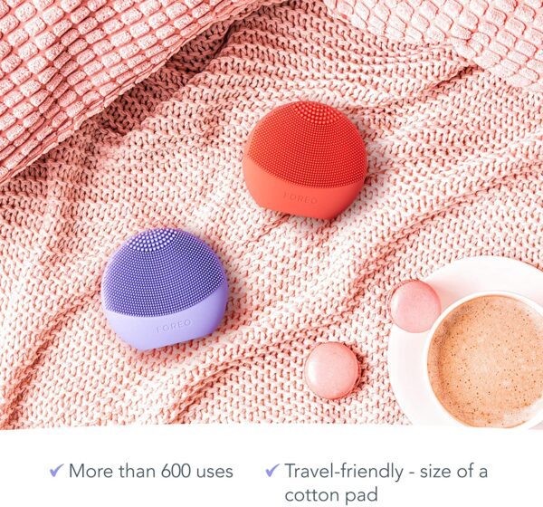 FOREO LUNA Play Plus 2 - Cepillo de limpieza facial de silicona y exfoliante facial, todo tipo de piel, para una piel limpia y saludable, mejora la absorción de productos para el cuidado de la piel facial - Imagen 4