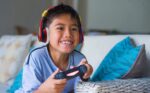 Super Mario Auriculares inalámbricos Bluetooth portátiles con micrófono, reducción de volumen para proteger la audición de la batería recargable, diadema ajustable para niños para la escuela, el hogar o viajes - Imagen 4