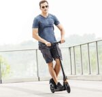 Scooter Urban - Patinetes para adultos y adolescentes, scooter con altura ajustable, doble suspensión y correa para el hombro, ruedas grandes de 8 pulgadas, scooter de viaje suave, el mejor regalo para niños de 10 años en adelante - Imagen 2