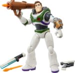 Disney Pixar Lightyear Toys, Buzz Lightyear Figure, Fully Equipped 12-in Action Figure with 4 Accessories, Collectible Gifts for Kids - Imagen 4