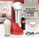 Nostalgia - Máquina para hacer batidos o mezclar bebidas Coca Cola eléctrica y de dos velocidades, edición limitada, incluye taza para mezclar de acero inoxidable de 16 onzas y varilla, roja