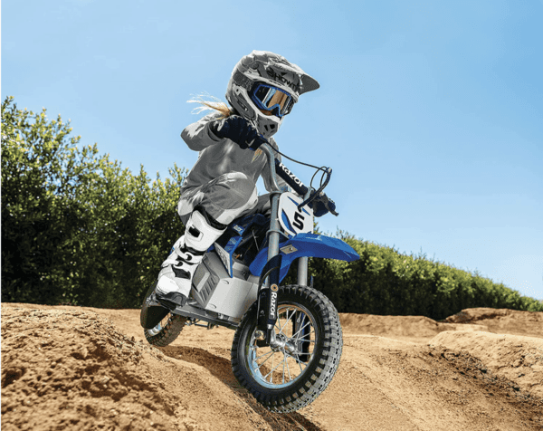 Razor MX350 Dirt Rocket - Bicicleta eléctrica para motocross todoterreno para mayores de 13 años, hasta 30 minutos de tiempo de conducción continua, neumáticos llenos de aire de 12 pulgadas, freno trasero operado a mano, acelerador de agarre giratorio, motor impulsado por cadena - Imagen 9