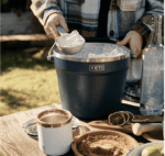 YETI Rambler - Cubo para bebidas, doble pared aislada al vacío con tapa, color azul marino