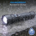 Paquete de 2 linternas recargables de alto lúmenes, 990,000 lúmenes, linterna LED súper brillante con 5 modos y 12 horas de tiempo de funcionamiento largo, IPX6 impermeable, potente luz flash de mano - Imagen 7