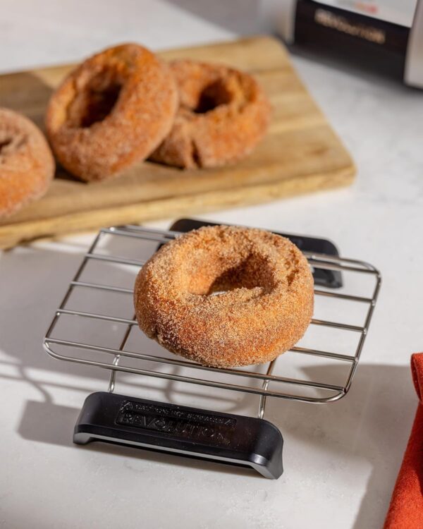 Revolution Estante para calentar tostadoras: calienta suavemente croissants, bollos, magdalenas, pasteles, galletas, pizza, pretzels, tortillas y otros alimentos, la bandeja más cálida para ti - Imagen 2