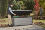 Keter Denali Caja de resina grande de 150 galones para organizar y almacenar muebles de patio, cojines de exterior, herramientas de jardín y juguetes de piscina, gris y negro - Imagen 10