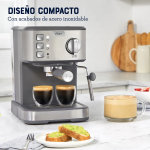 Oster Cafetera Compacta, Prepara hasta 2 Espressos por Ciclo, 15 Bar, Tubo de Vapor, Incluye Accesorios, Acero Inoxidable, BVSTEM5502 - Imagen 2