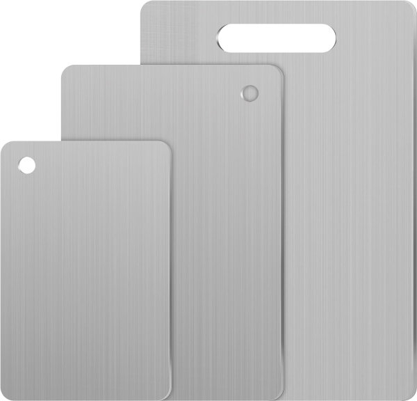 3 tablas de cortar de acero inoxidable para cocina, 304 tablas de cortar antiadherentes de metal para carne, frutas y verduras, aptas para lavavajillas, profesionales (13.4 x 9, 11.8 x 7.9, 9.4 x 5.9 - Imagen 1