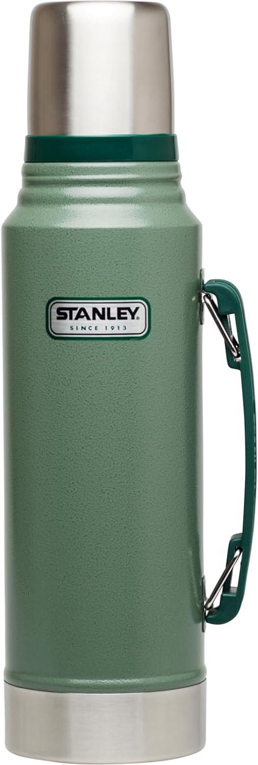 Stanley Heritage - Botella clásica al vacío con asa de 1.1 cuarto de galón, boca ancha con tapa de taza a prueba de fugas, mantiene las bebidas calientes o frías, botella térmica de acero inoxidable - Imagen 1